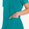 Blusa de trabajo con cuello en V Eds Essentials para mujer