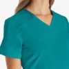 Blusa de trabajo con cuello en V Eds Essentials para mujer