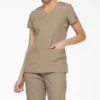 Blusa médica de cuello en V Eds Signature para mujer Blusa médica de cuello en V Eds Signature para mujer