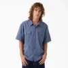 Camisa de trabajo a rayas desgastada Camisa de trabajo a rayas desgastada