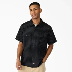 Camisa de trabajo a rayas desgastada