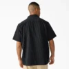 Camisa de trabajo a rayas desgastada Camisa de trabajo a rayas desgastada