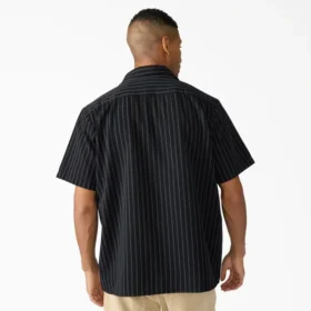 Camisa de trabajo a rayas desgastada