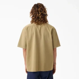 Camisa de trabajo de color liso con efecto desgastado