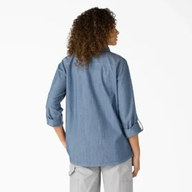Camisas de trabajo de cambray con lengüeta enrollable para mujer