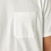 Camiseta con bolsillo teñida en prenda Camiseta con bolsillo teñida en prenda