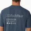 Camiseta con bolsillo y gráfico «United by Work» Camiseta con bolsillo y gráfico «United by Work»