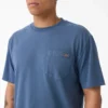 Camiseta de bolsillo de tejido grueso desgastada