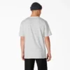 Camiseta de cuello redondo a rayas con bolsillo y corte regular