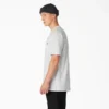 Camiseta de cuello redondo a rayas con bolsillo y corte regular