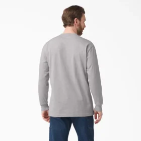 Camiseta de manga larga con bolsillo y gráfico del logotipo