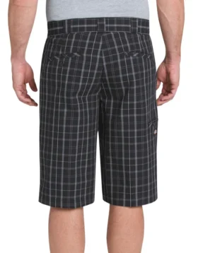 Pantalones cortos a cuadros de 13″ con corte regular y bolsillos multiuso
