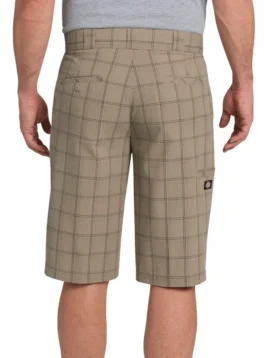 Pantalones cortos a cuadros de 13″ con corte regular y bolsillos multiuso