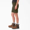 Pantalones cortos cargo de corte ajustado y refrescantes para mujer, 10″