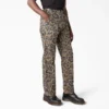 Pantalones utilitarios con estampado floral del desierto