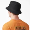 Sombrero de lona con logotipo en letra cursiva Sombrero de lona con logotipo en letra cursiva