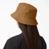 Sombrero de lona con logotipo en letra cursiva Sombrero de lona con logotipo en letra cursiva