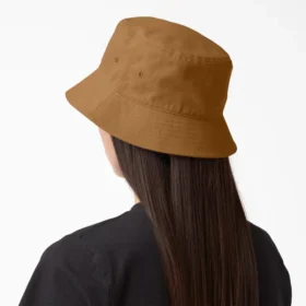 Sombrero de lona con logotipo en letra cursiva